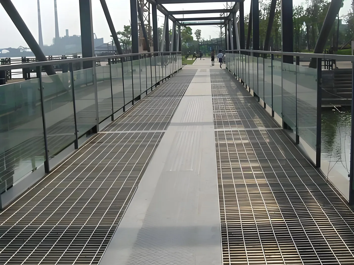Compound Steel Grating - Panel layout and installation