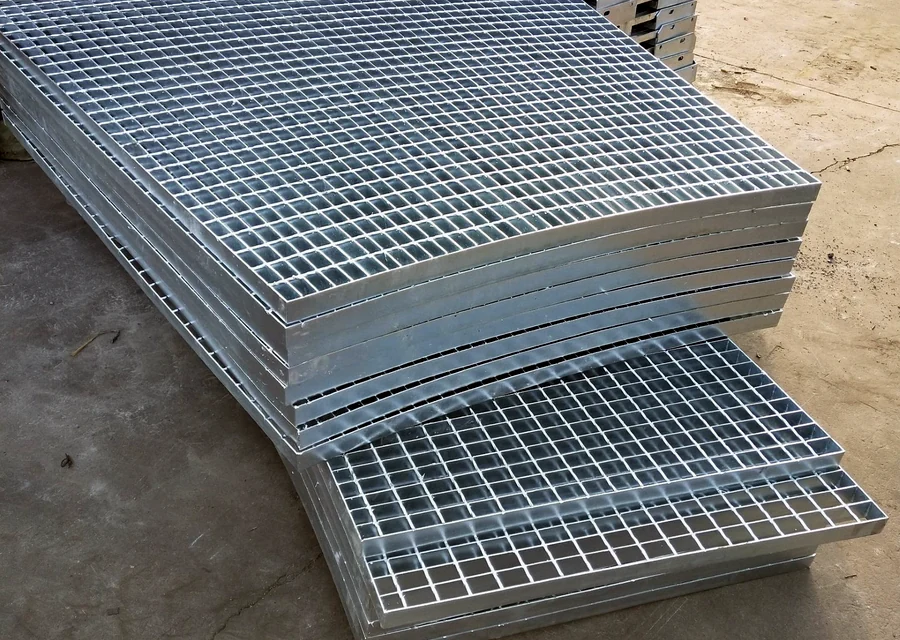 Hot-dip galvanized steel grating panels stacked for project supply