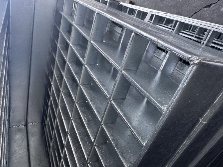 Press-Locked Steel Grating - Panel fabrication