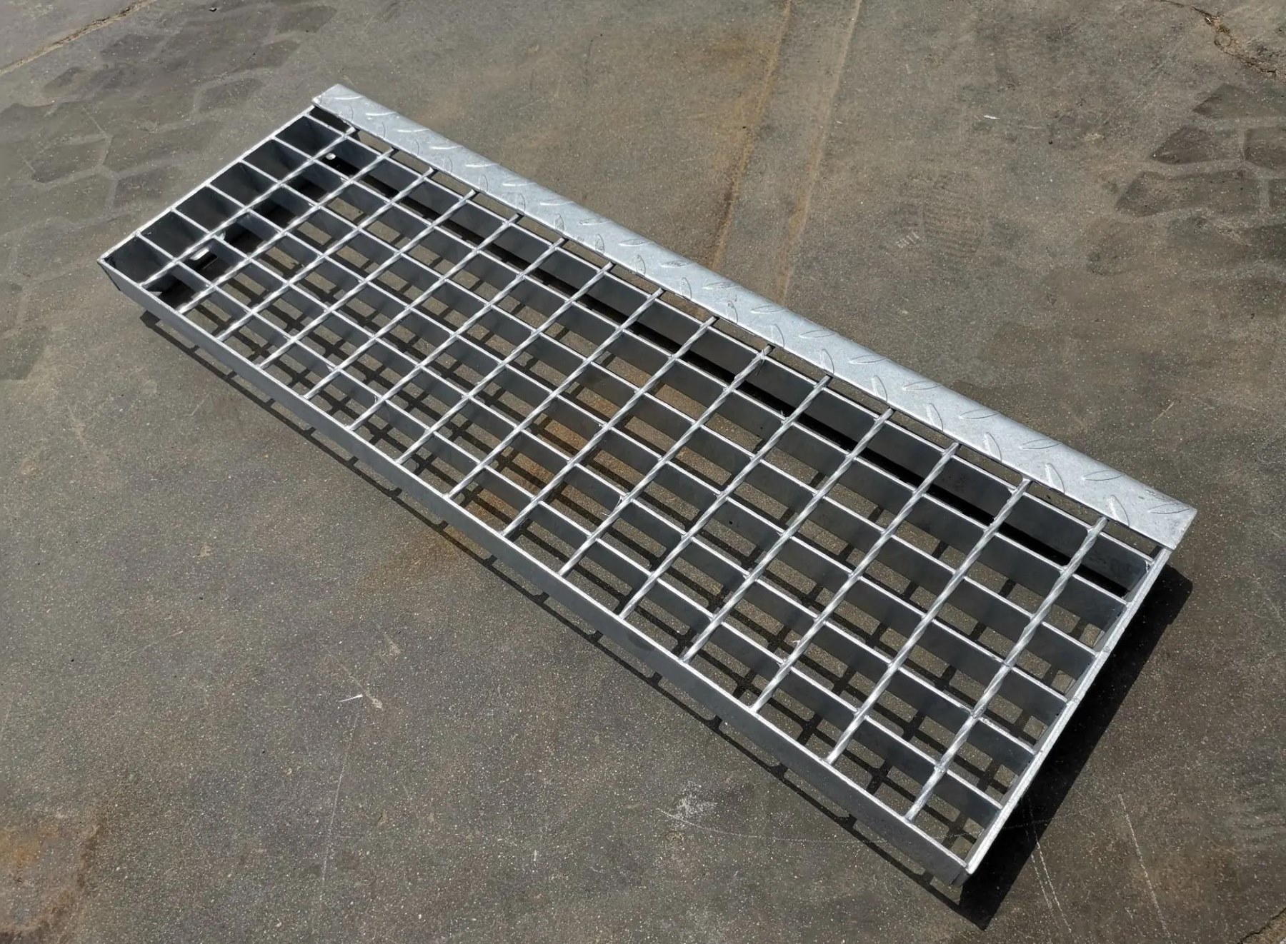 Galvanized steel grating stair tread with nosing reviewed for RFQ dimensions