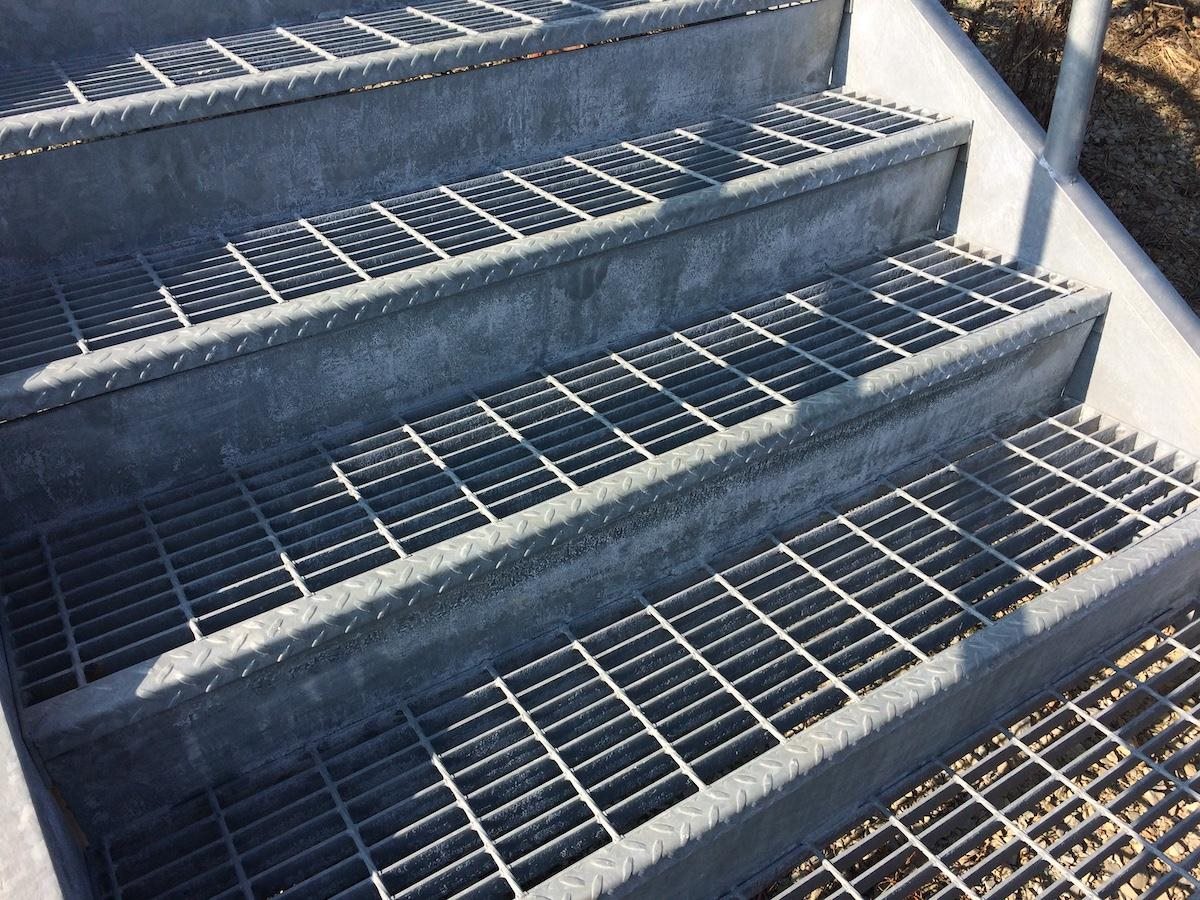 Steel grating stair tread project