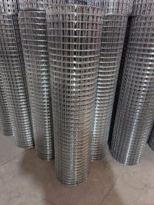 Welded mesh rolls and panel format comparison