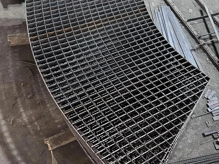 Custom-Shaped Steel Grating - Bearing direction and edges